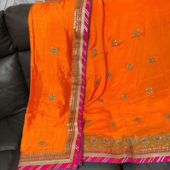 Pure crepe unstitched suit available for sale - Picture 3 of 3